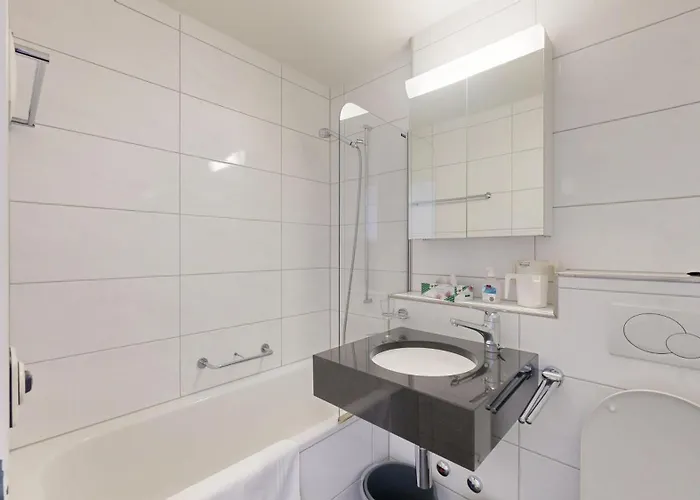 Grosszuegige 4 Schlafzimmer In Bergblick Zentrale Lage Apartment