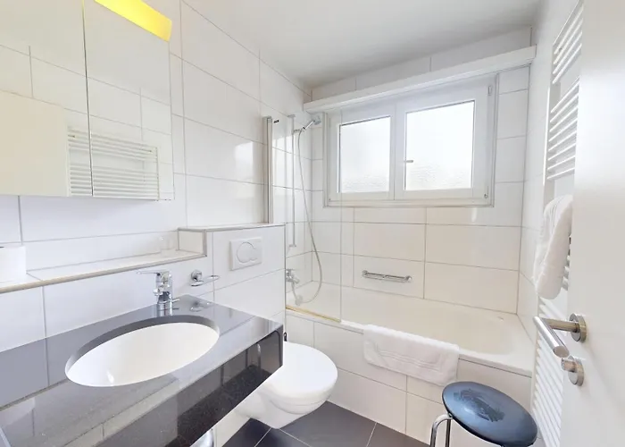 Grosszuegige 4 Schlafzimmer In Bergblick Zentrale Lage *